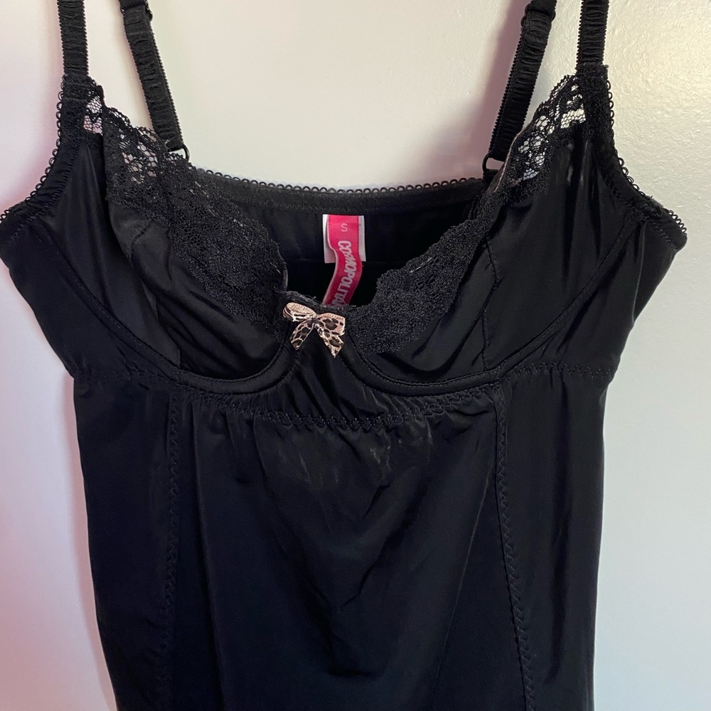 Cosmopolitan Slip - Picture 2 of 8